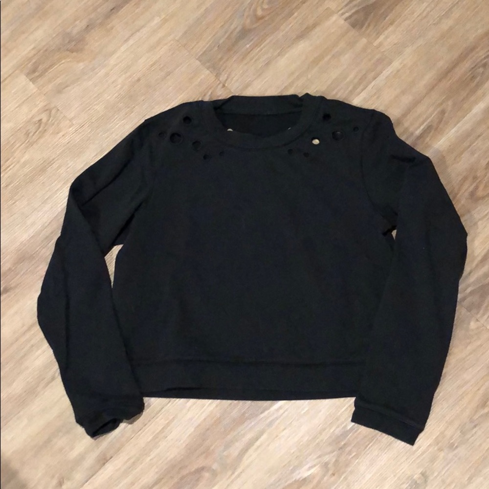 Women’s black lululemon top